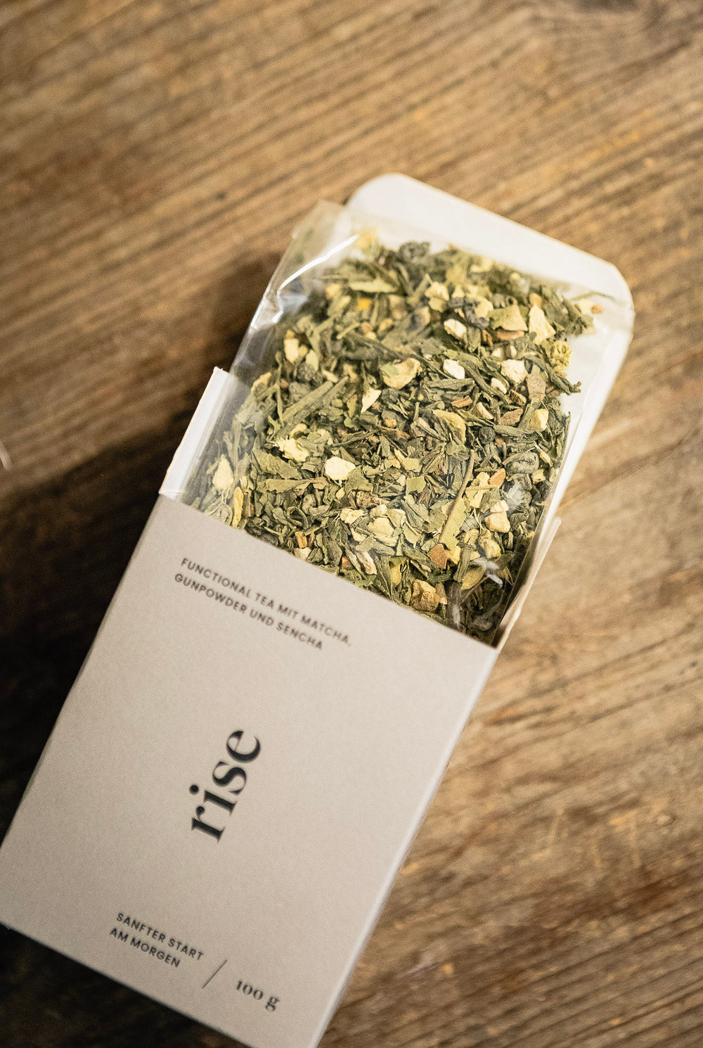 Rise | Matcha-dusted Morgentee mit Sencha, Gunpowder & Ingwerstücken