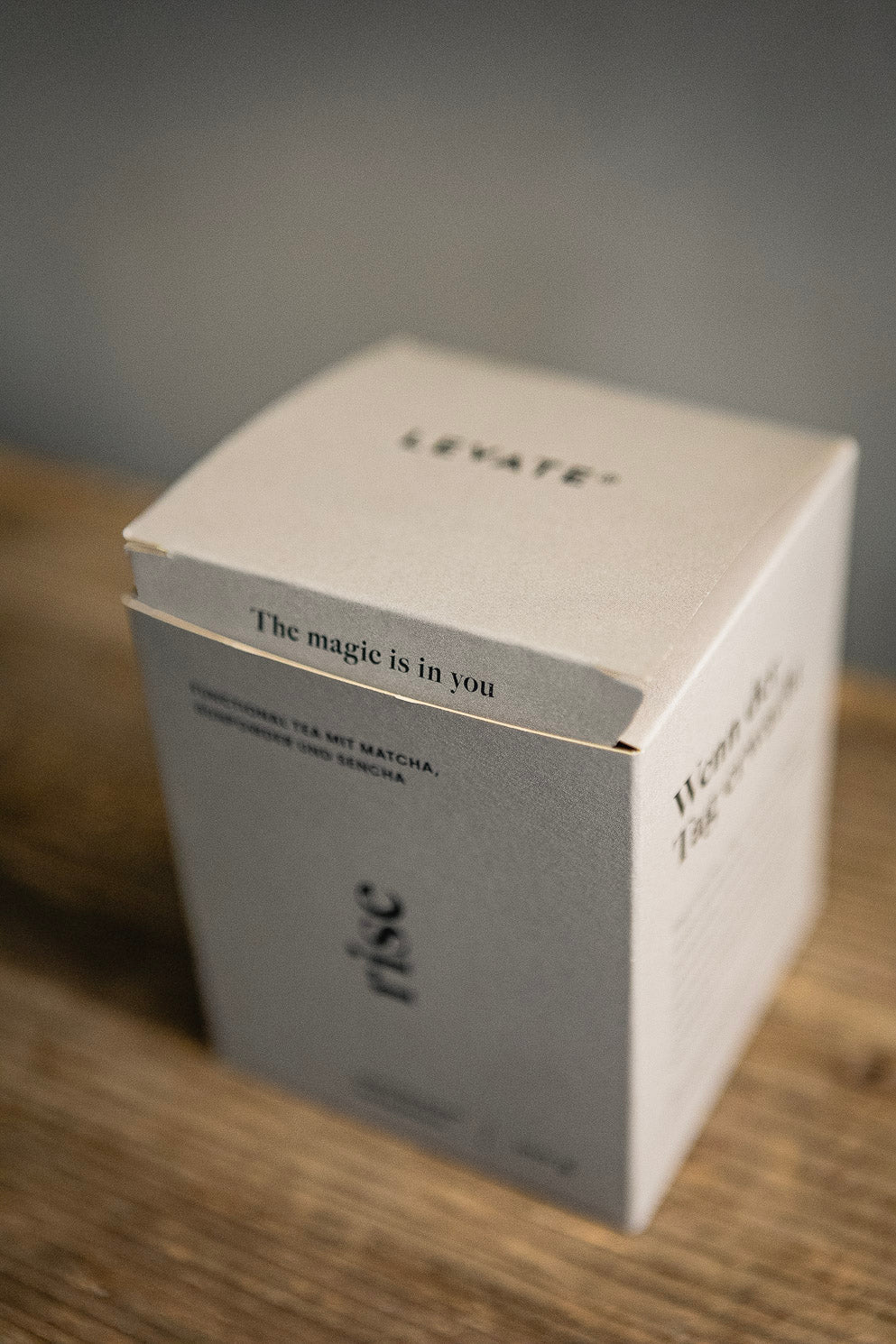 Rise | Matcha-dusted Morgentee mit Sencha, Gunpowder & Ingwerstücken